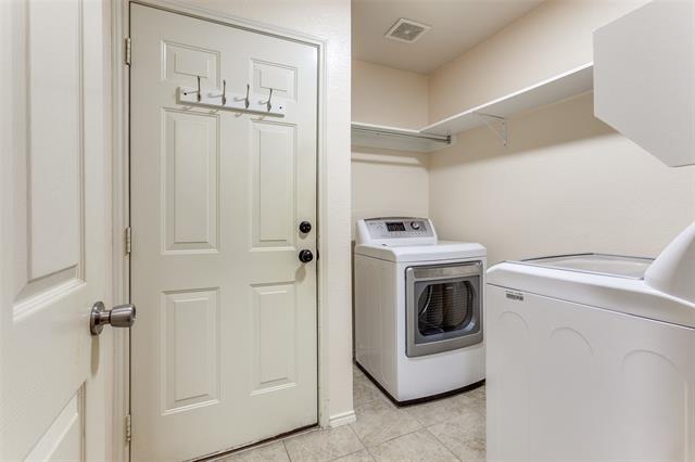 Building Photo - 3010 Sawgrass Dr