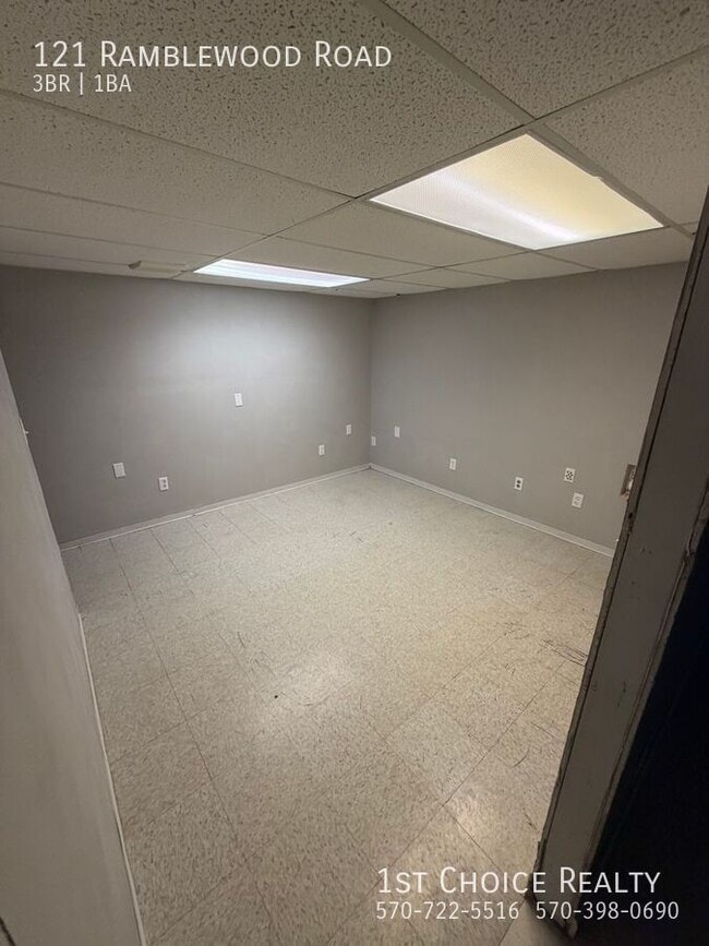 Building Photo - 121 Ramblewood Rd