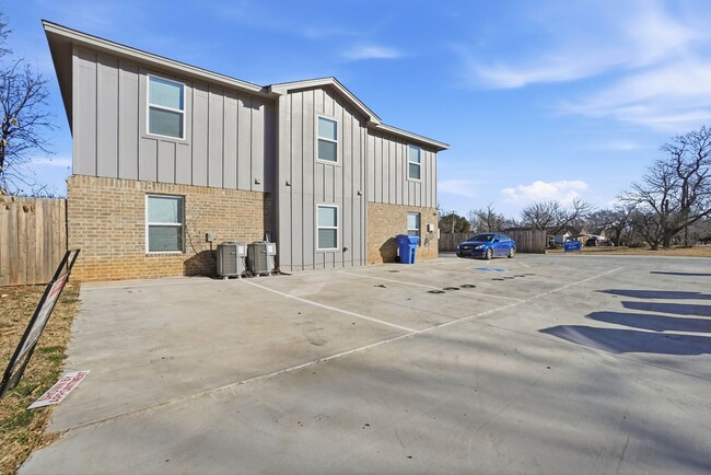 Building Photo - Brand New Near Downtown Cache – 15 Min to Fort Sill. 50% off First Full Month's Rent