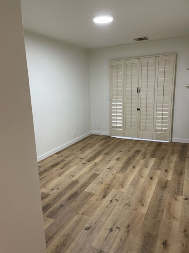 Building Photo - 85 Stenner St