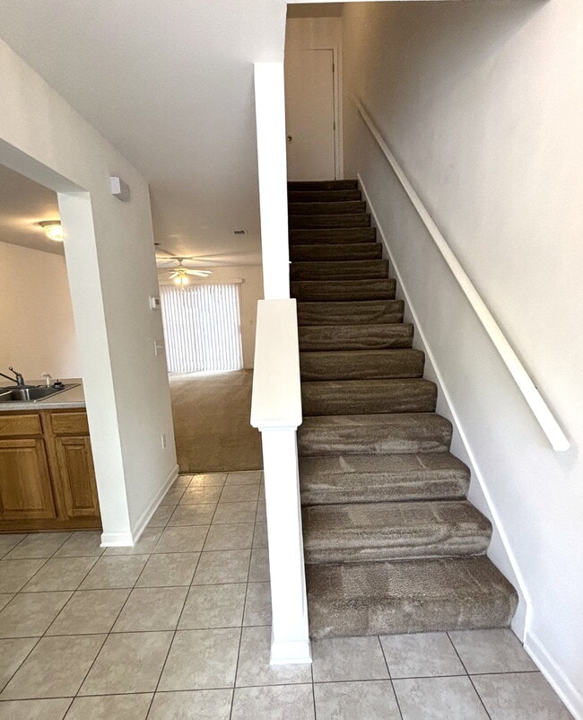 Building Photo - "Charming 2-Bedroom Townhouse in Fort Walt...
