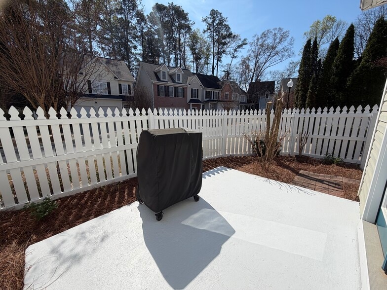 Building Photo - 2332 Trellis Ln SE