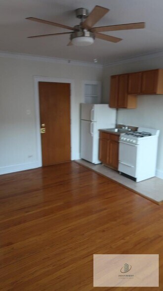 Building Photo - 1712 W Albion Ave