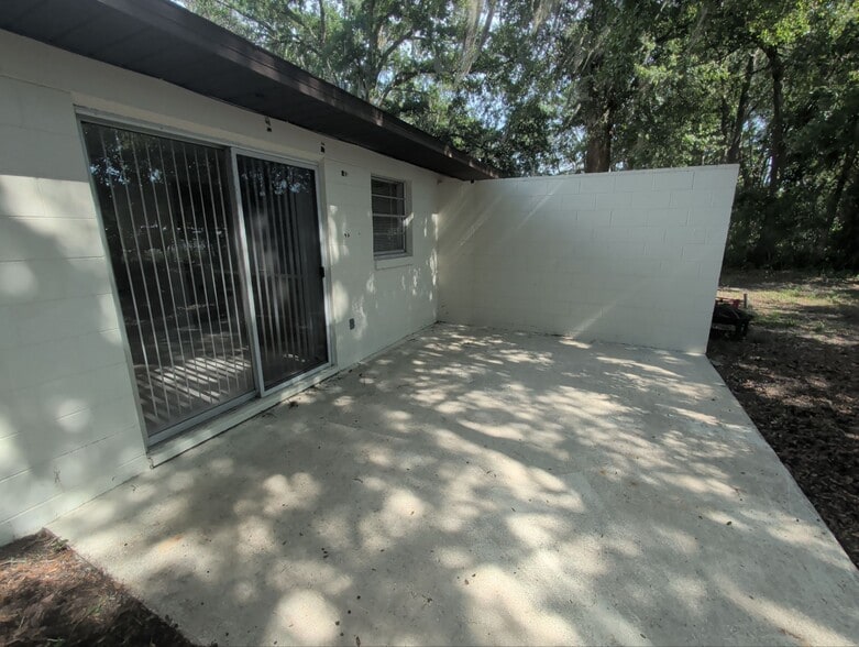 Building Photo - 2352 S Sandburg Pt