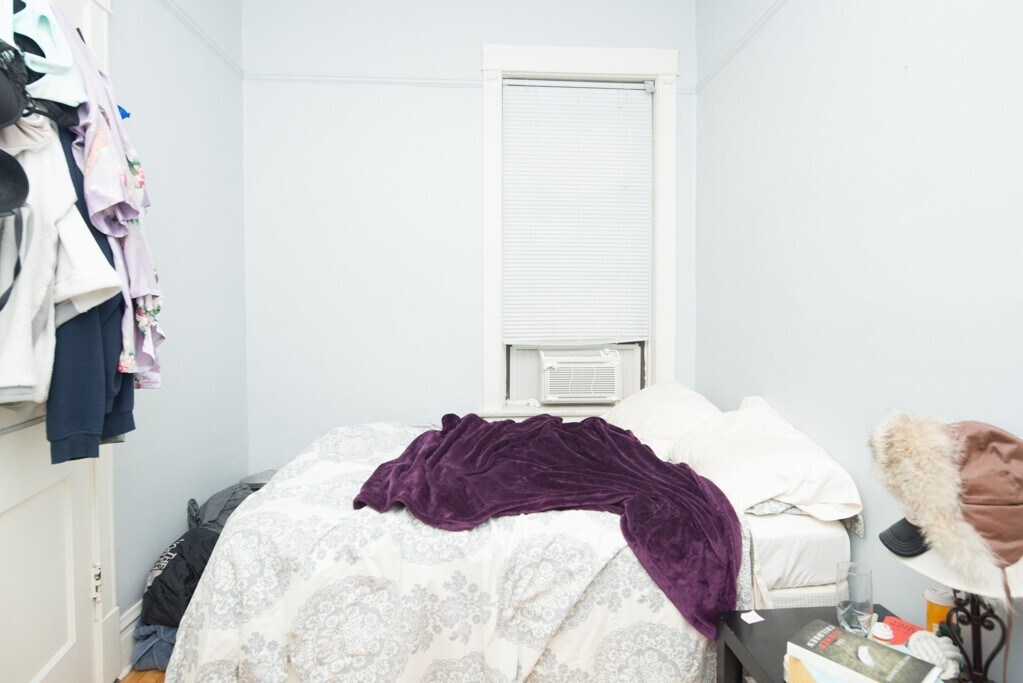 Building Photo - 1919 W Schiller St