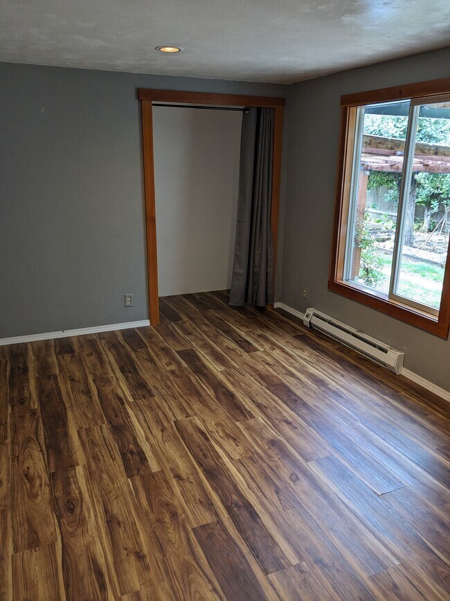 Building Photo - 1005 Clark