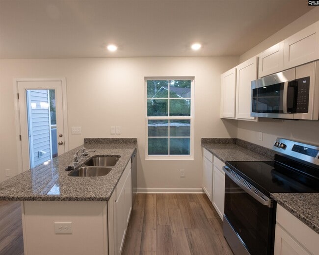 Building Photo - 484 Dinkins Dr