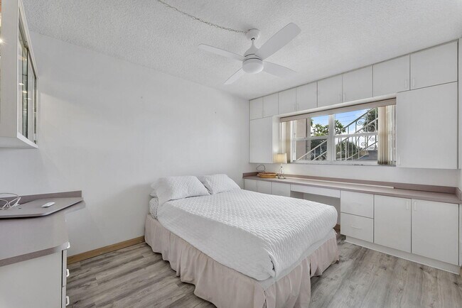 Building Photo - 101 NE 19th Ave