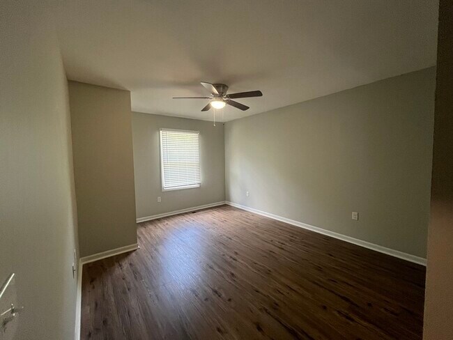 Building Photo - 3-Bedroom Townhome Covington