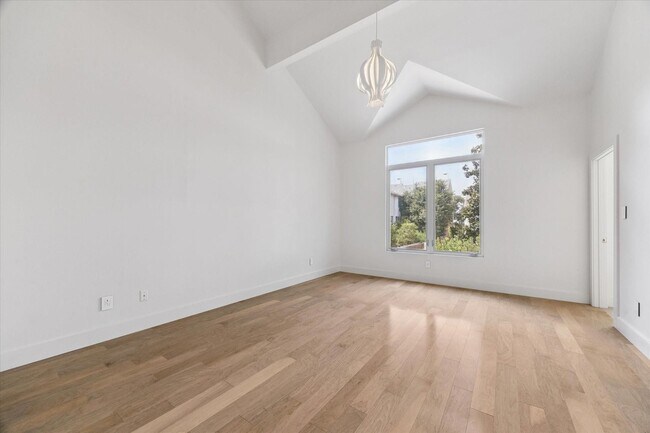 Building Photo - 1222 Marconi St