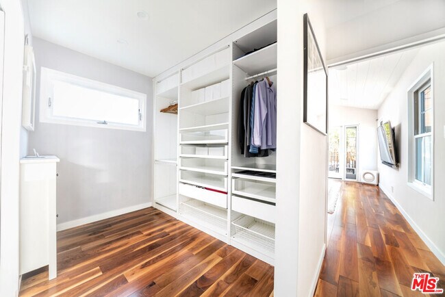 Building Photo - 3769 Greenwood Ave