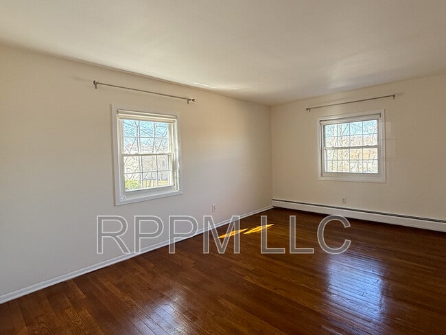 Building Photo - 45 Wedgewood Dr