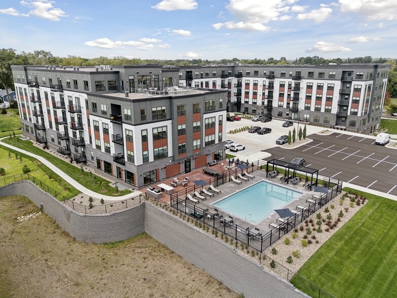 Exterior and Outdoor Pool - Oberon