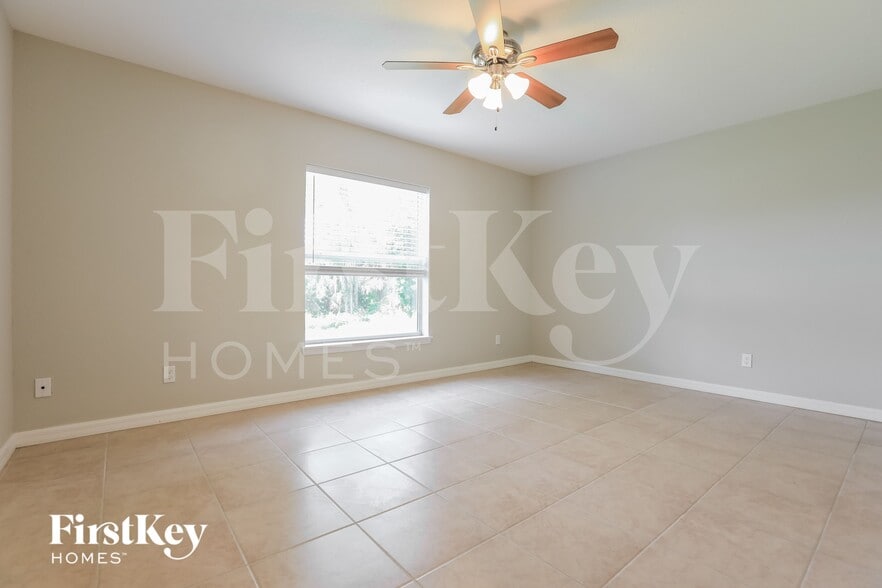 Building Photo - 11940 Helicon Ave