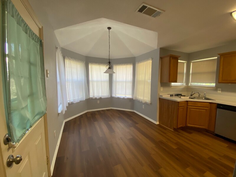Building Photo - 1704 Cancun Dr