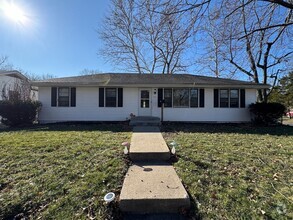 Building Photo - {501} Spacious Single Family Home + Large ...