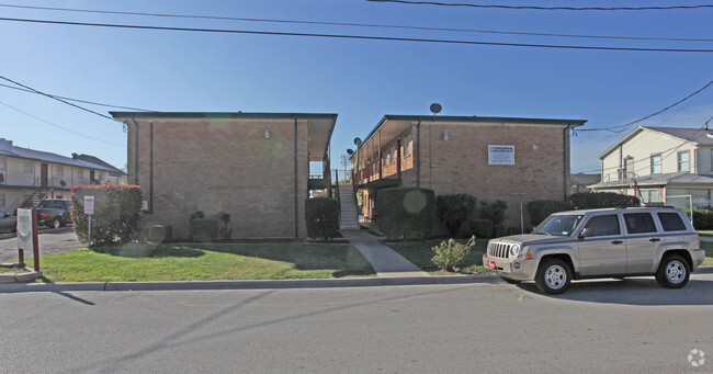 Building Photo - Silver Spur Apartments