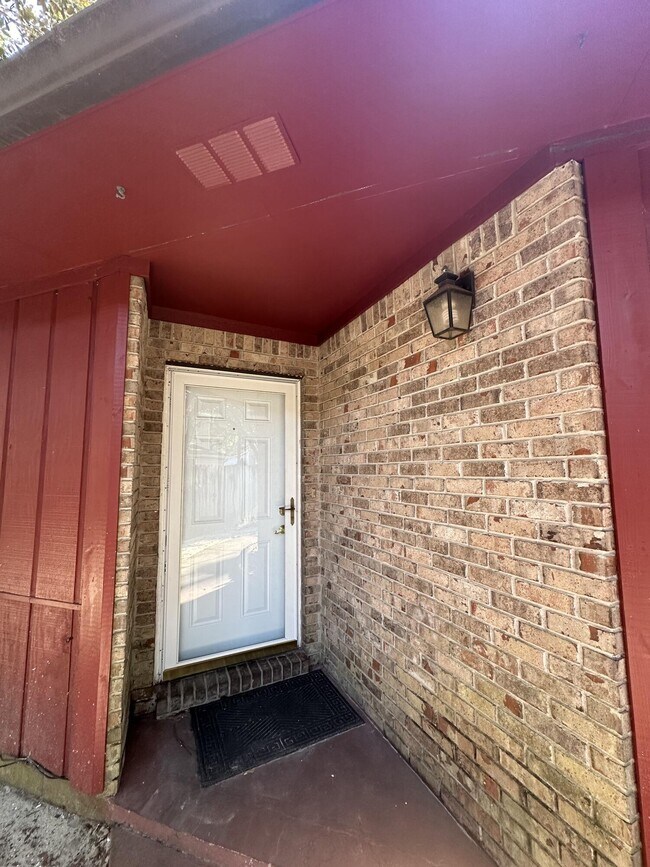 Primary Photo - 334 Woodham Ct