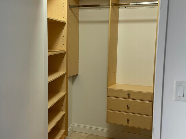 Building Photo - 16275 Collins Ave