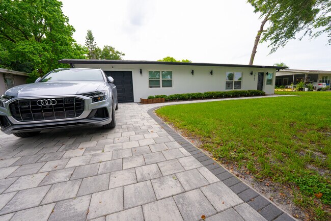 Building Photo - 2627 Ambergate Rd