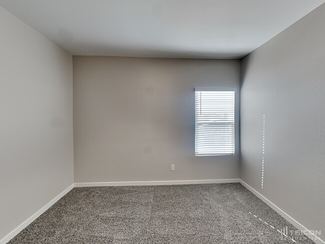 Building Photo - 4539 E Grandview St