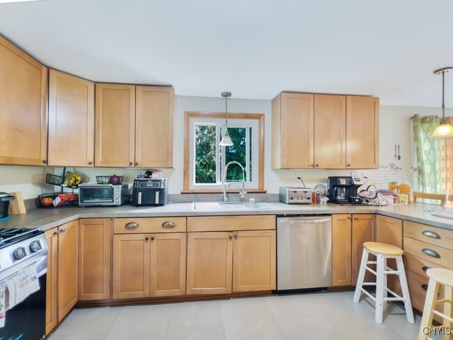 Building Photo - 7189 Coventry Rd N