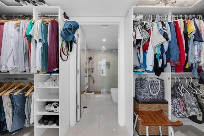 Building Photo - 1155 Brickell Bay Dr