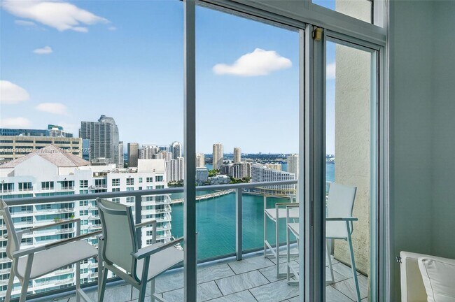 Building Photo - 1155 Brickell Bay Dr