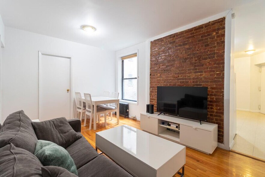 Building Photo - 320 E 93rd St