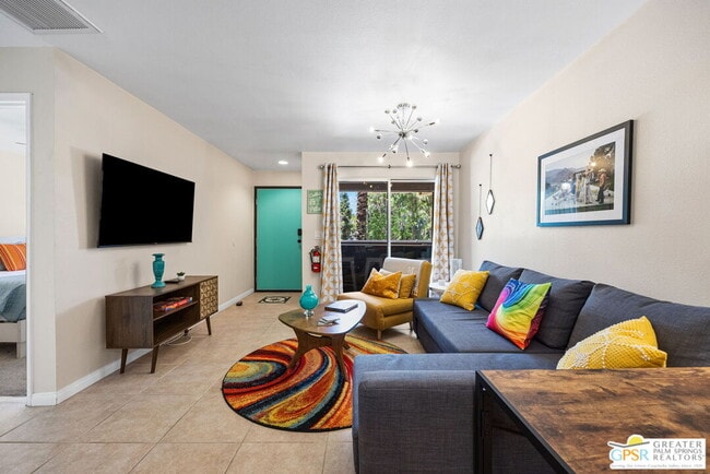 Building Photo - 575 N Villa Ct