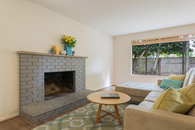 Building Photo - 3Bd/2.5Ba Seattle Duplex