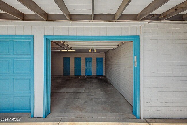 Building Photo - 2727 E Montecito Ave