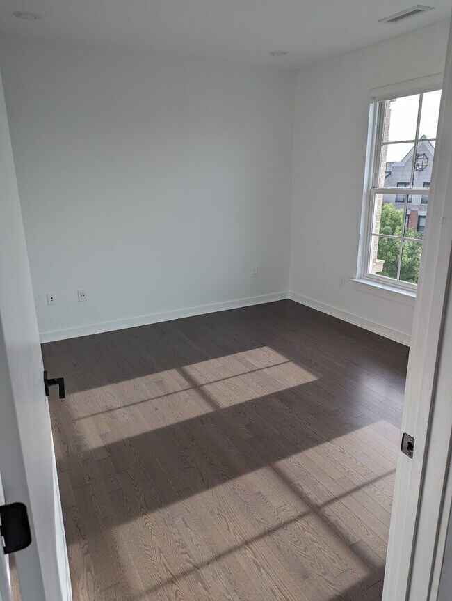 Building Photo - 300 8th St NE