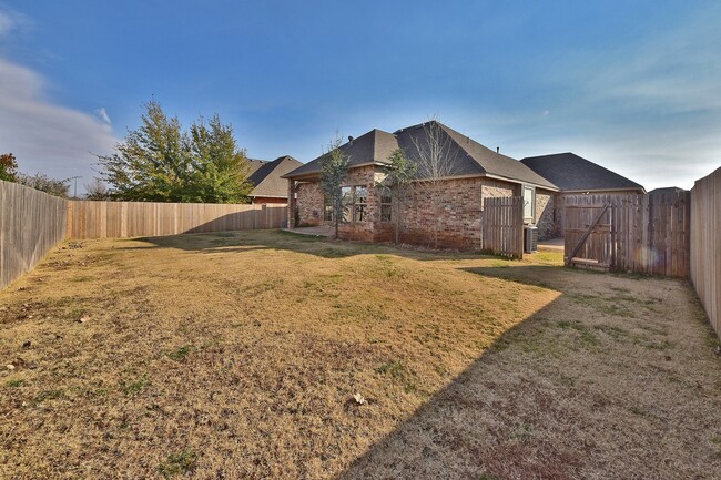 Building Photo - Amazing Home - 3 bed 2 bath - Edmond Schools