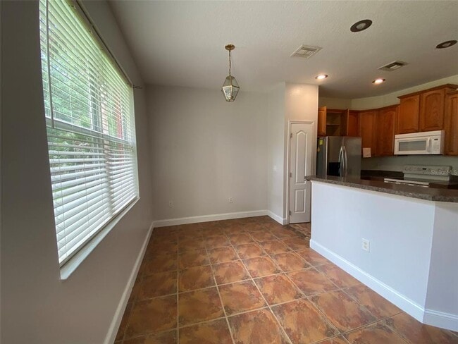 Building Photo - 1004 Pine Tree Dr