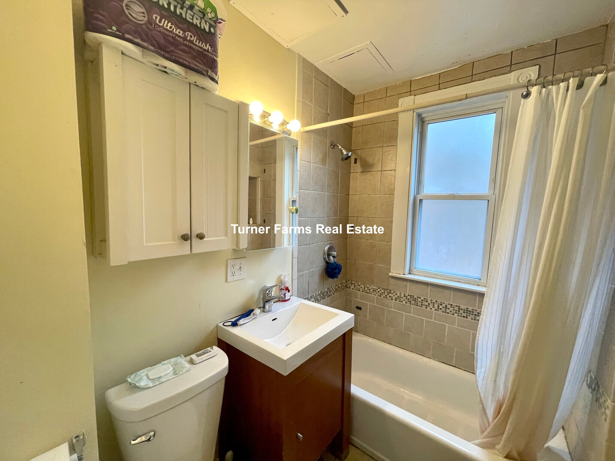 Building Photo - 12 Bucknam St