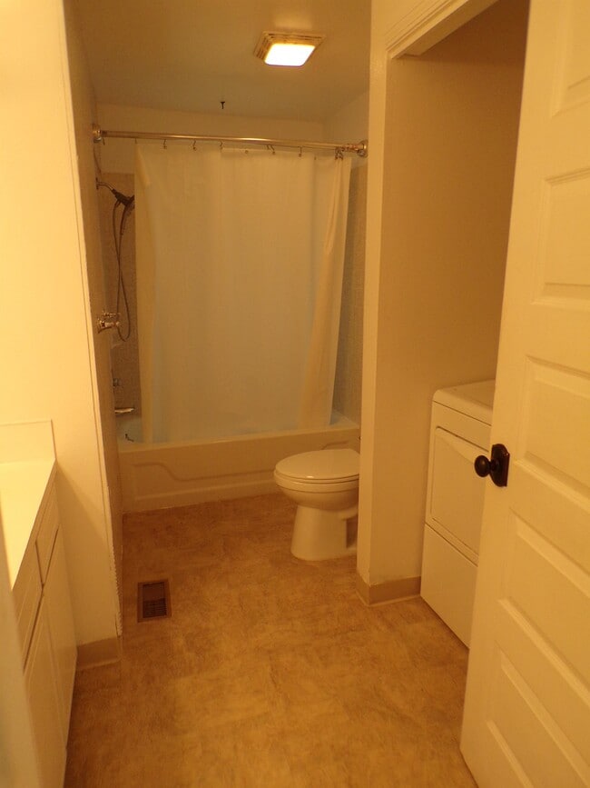 Building Photo - 11865 SW Ebberts Ct