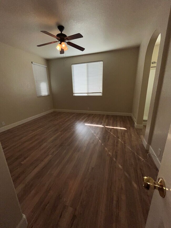 Building Photo - 4 Bed | 2 Bath | 1659SF | Tenant Pays $195...