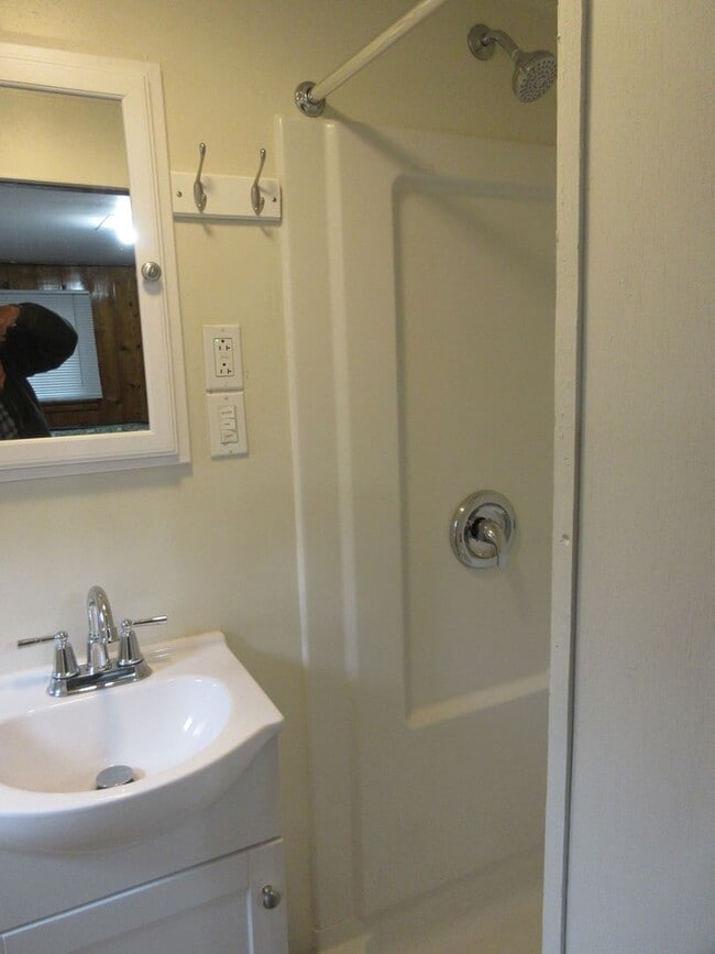 Building Photo - Cozy & Comfortable & Furnished Tiny House