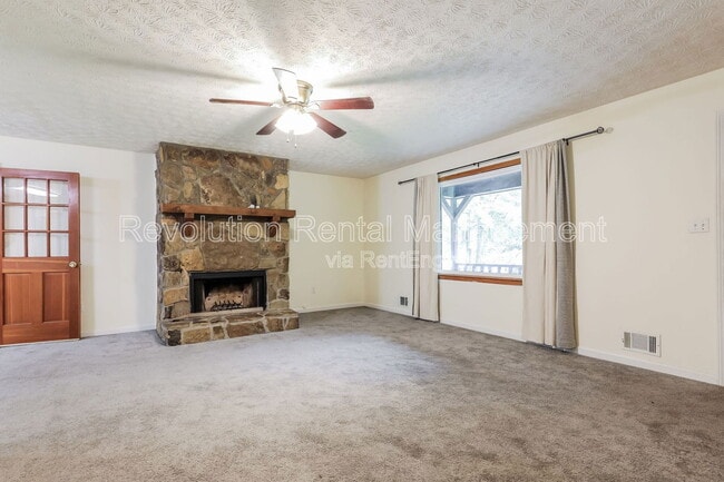 Building Photo - 175 Highland Cir