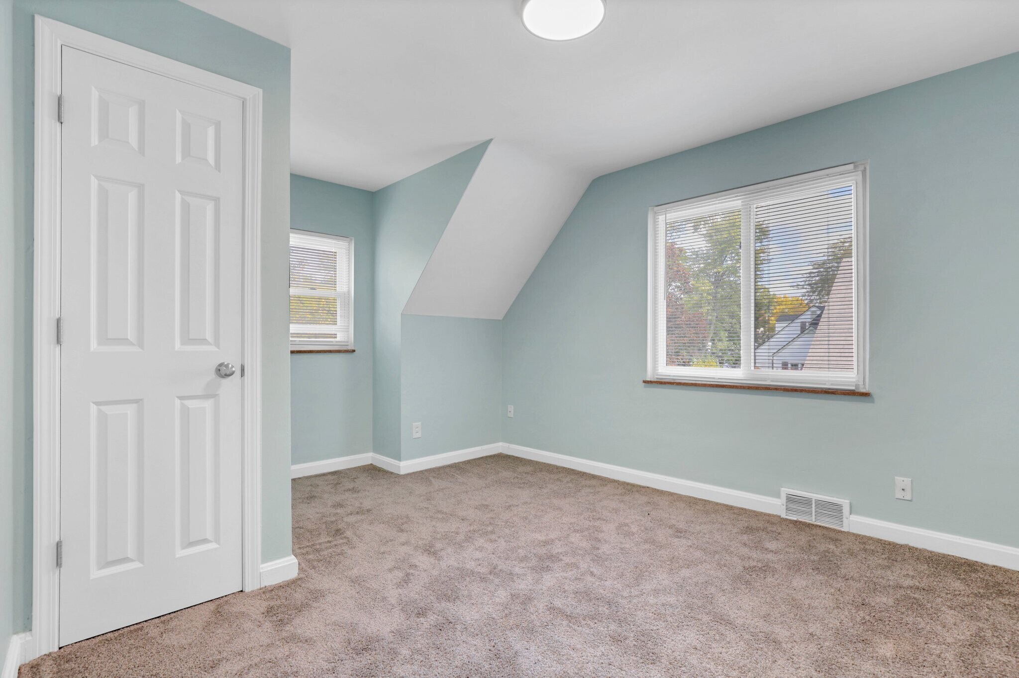 Building Photo - 2805 Parkland Pl