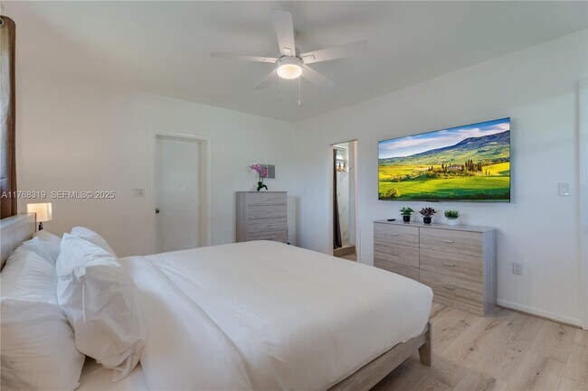 Building Photo - 820 SW 26th Rd