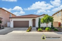 Building Photo - Modern and Spacious 4-Bedroom Home for Rent!