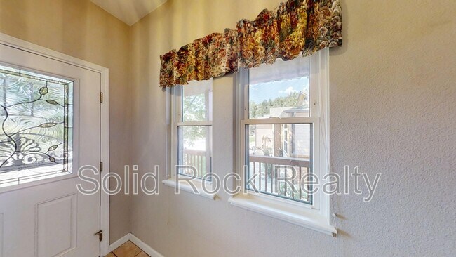 Building Photo - 2241 Palm Dr