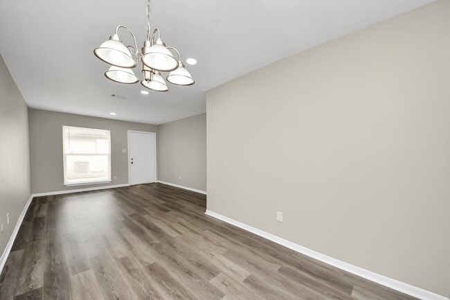 Building Photo - 1736 Crestdale Dr