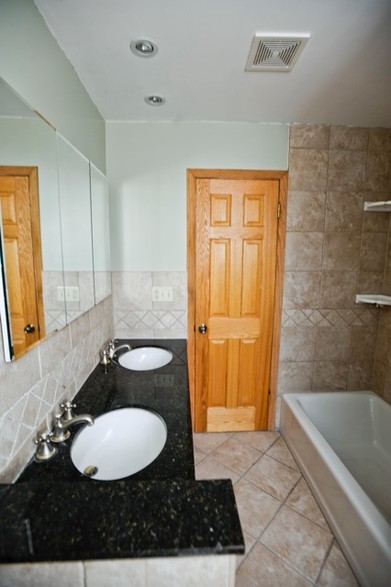 Bathroom - 6523 N Northwest Hwy