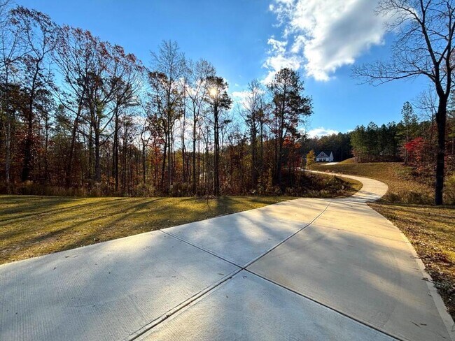 Building Photo - 55 Hawthorn Ln