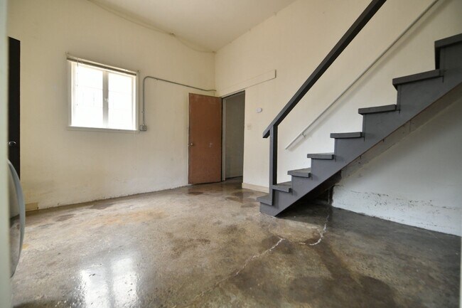 Building Photo - 33-39 Excelsior Court