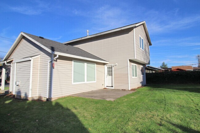 Building Photo - 1630 SE 4th St