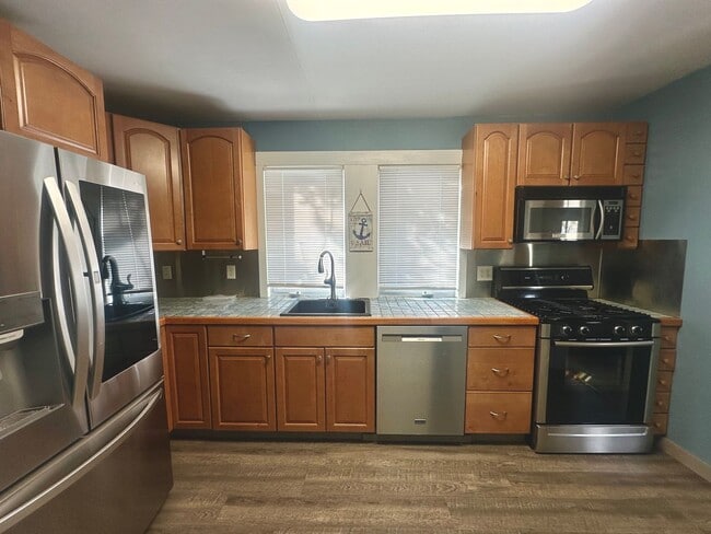 Building Photo - 32 Barberie Ave